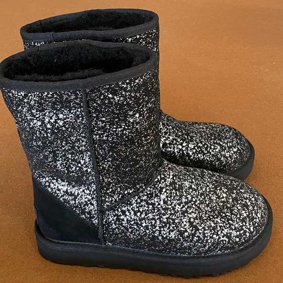 UGG Classic Short II Foil Glam Boot - Picture 5 of 7